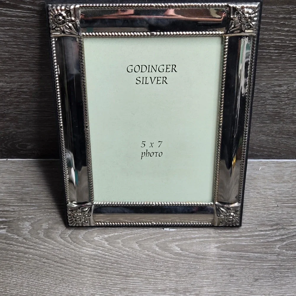 Godinger Silver Plated 5x7 Picture Photo Frame Beaded Trim Edge Floral Corner